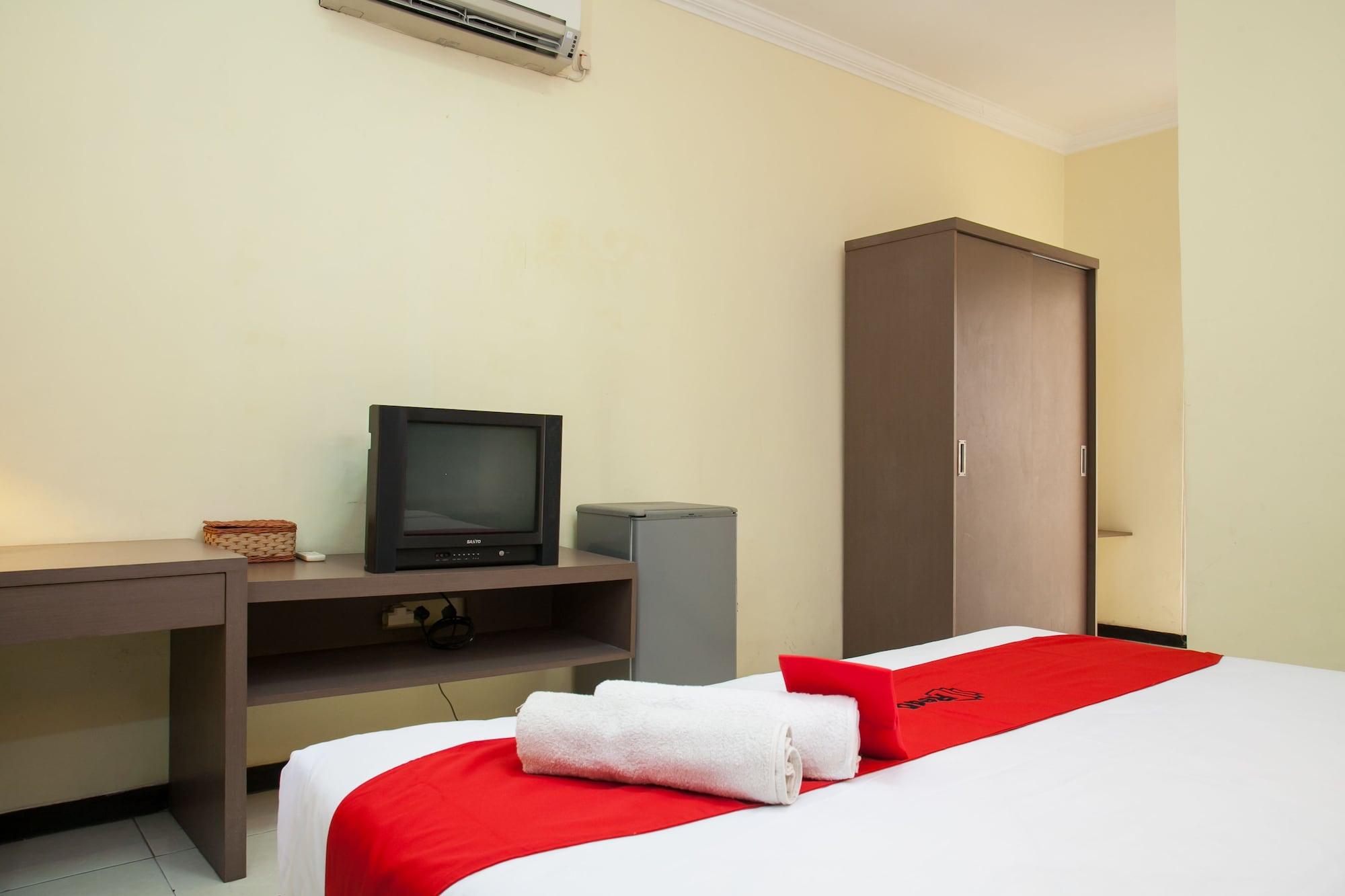 Hotel Reddoorz Near Gubeng Station à Sorabaya Extérieur photo
