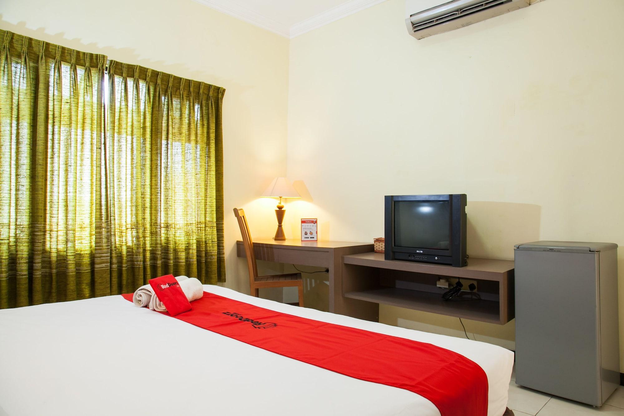 Hotel Reddoorz Near Gubeng Station à Sorabaya Extérieur photo