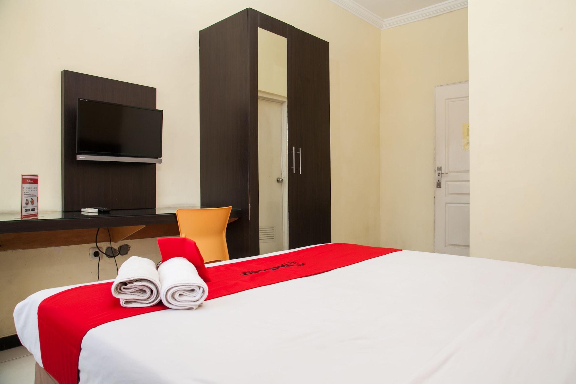 Hotel Reddoorz Near Gubeng Station à Sorabaya Extérieur photo