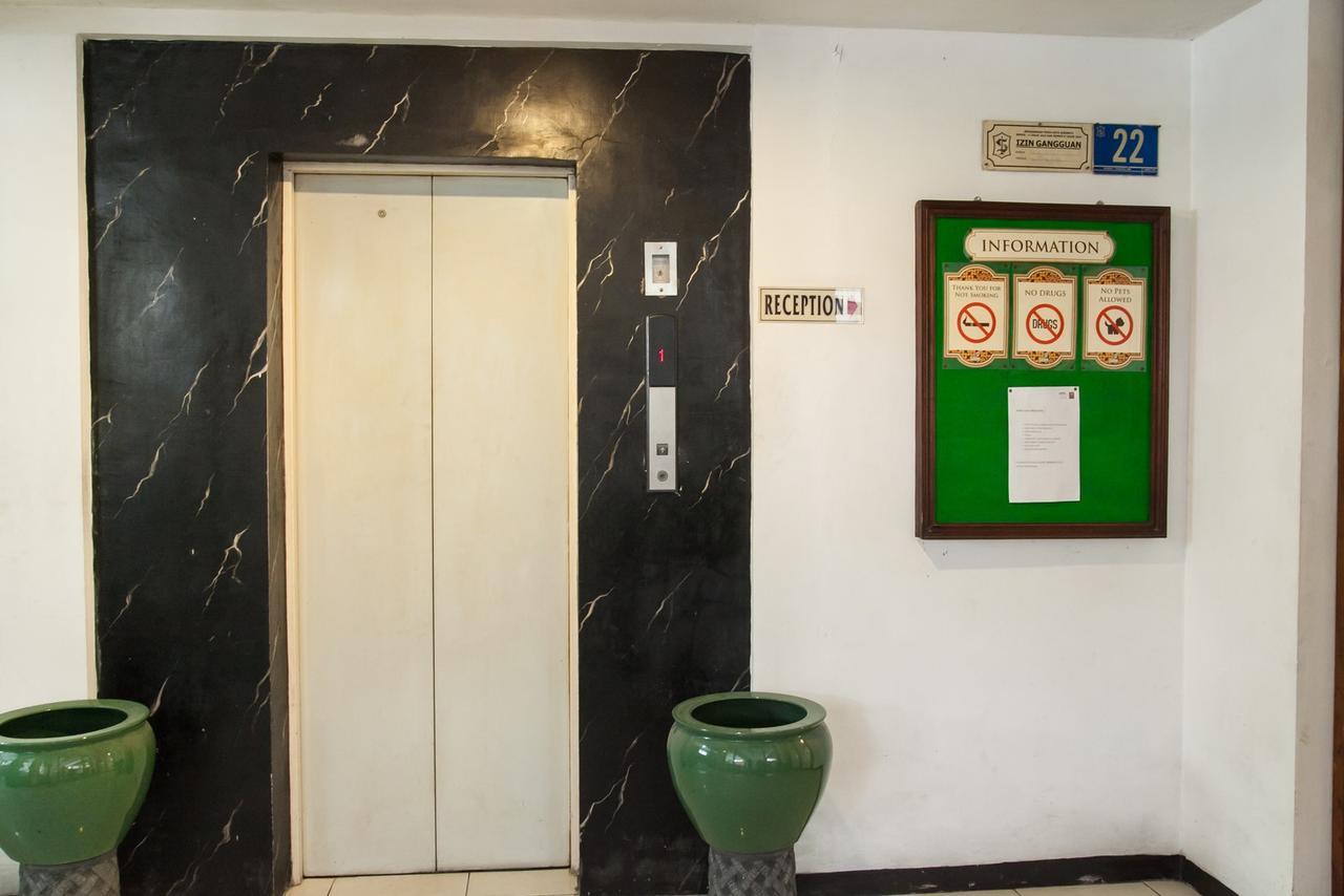 Hotel Reddoorz Near Gubeng Station à Sorabaya Extérieur photo