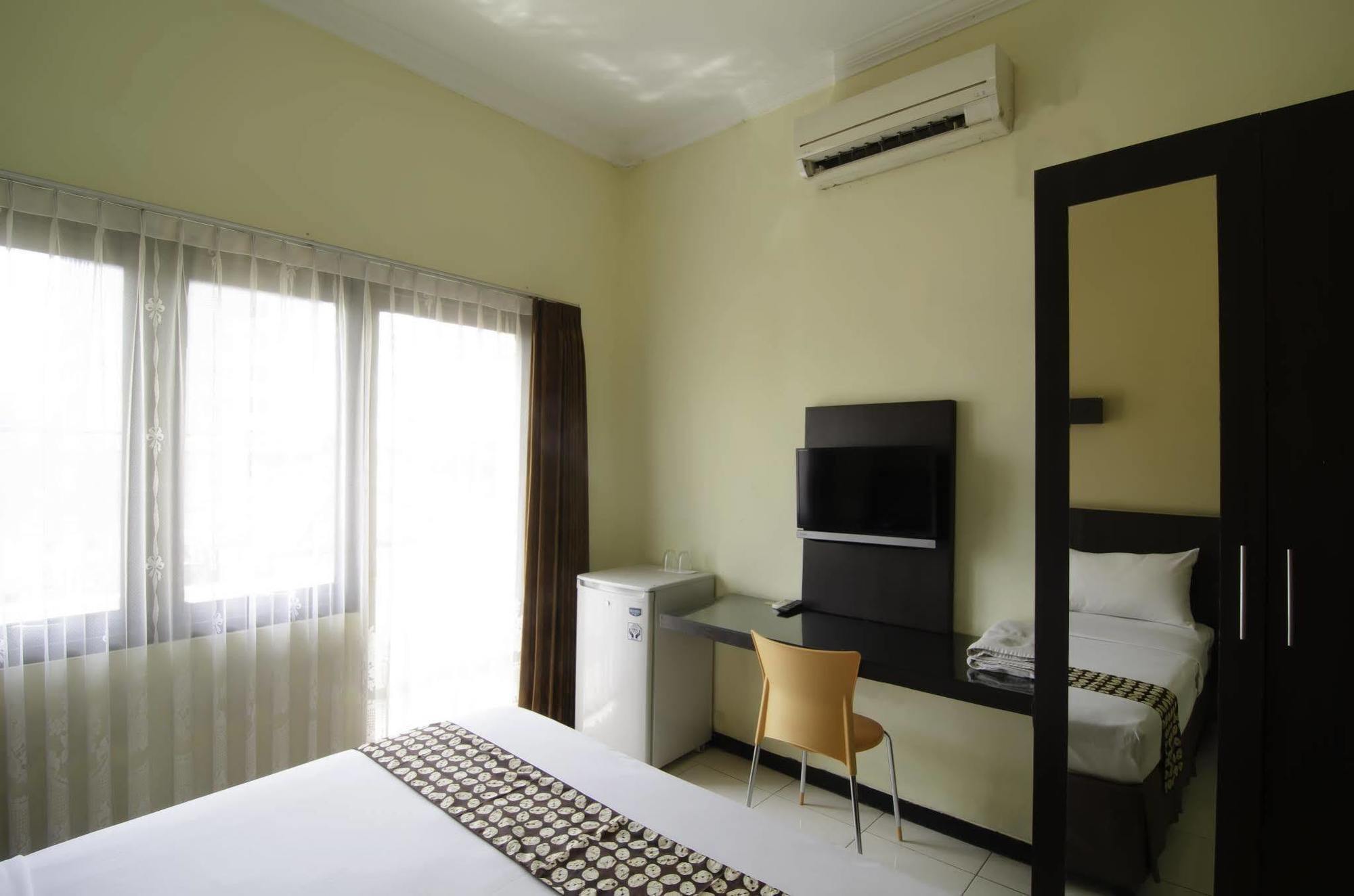 Hotel Reddoorz Near Gubeng Station à Sorabaya Extérieur photo